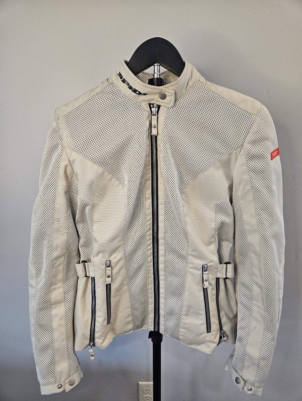 SPIDI Summernet Lady is a vented motorcycle jacket for summer use